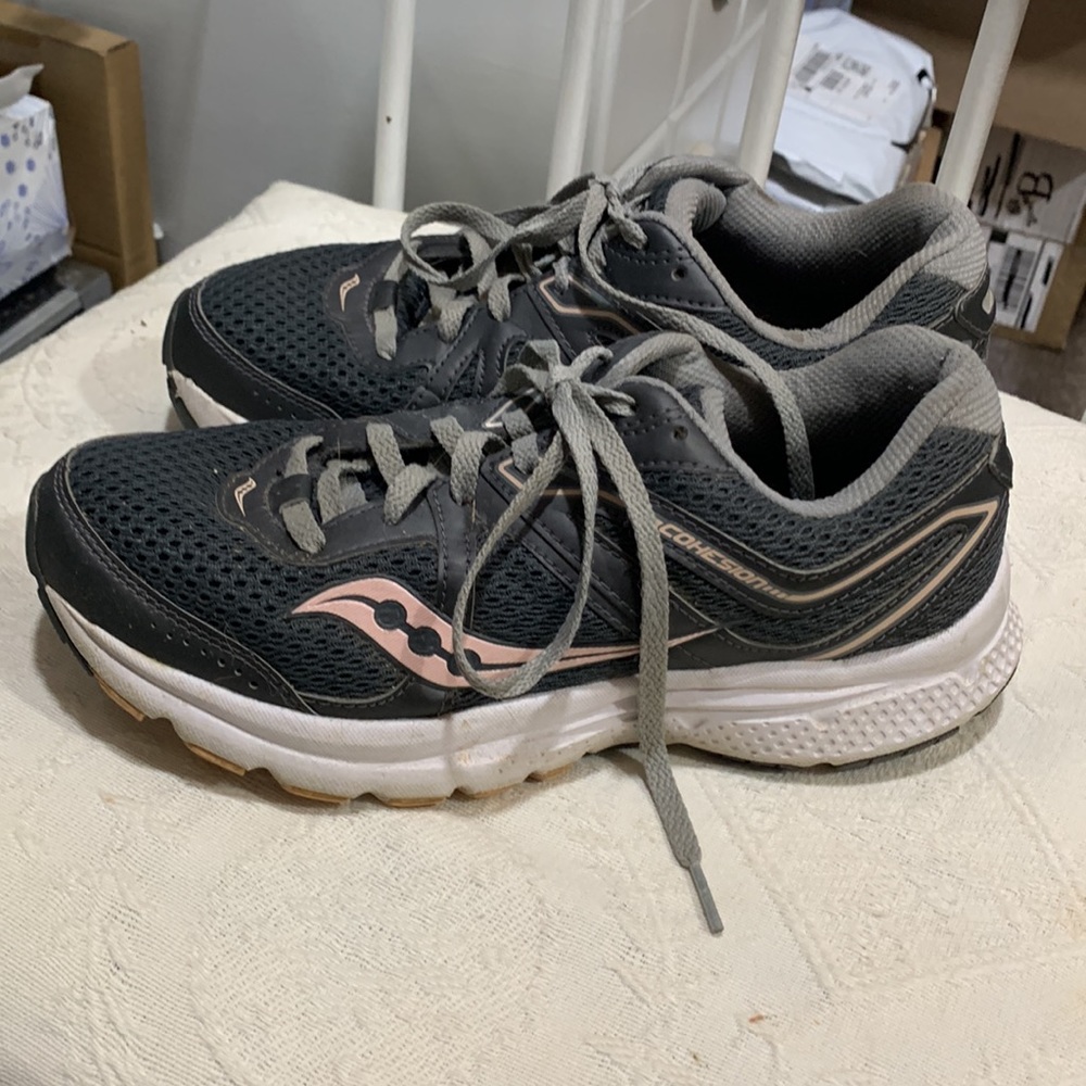 Saucony Cohesion Tennis Shoes Sneakers Grey and Pink